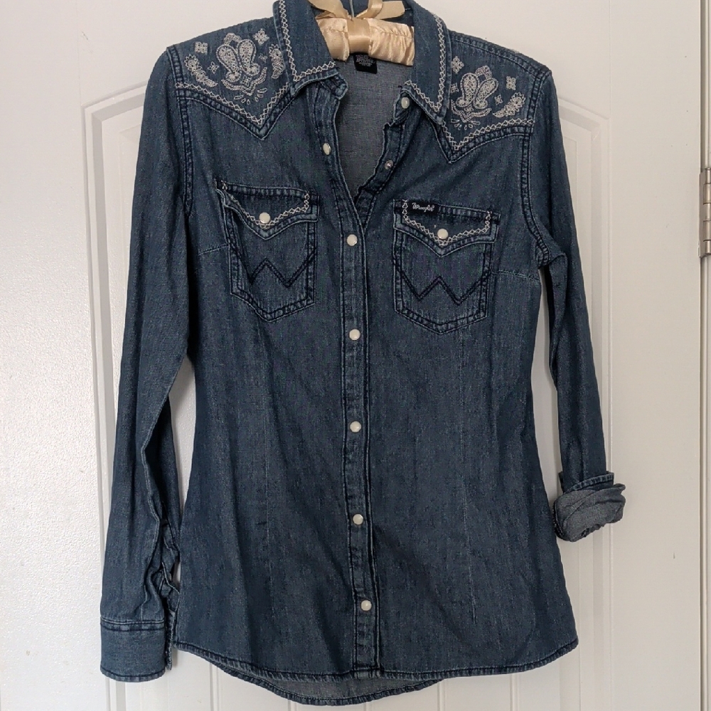 Wrangler Retro Women's Blue Embroidered Denim Shirt